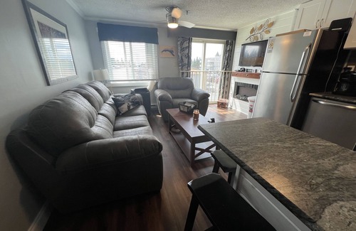 Snowshoe Condo | Ski In/Out - 2 Queen Bedrooms + 2 Bunk Beds - Perfect for families with kids