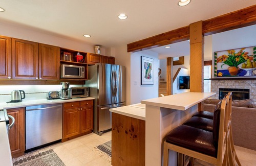 Whistler Village House | SKI IN/OUT access | Luxury 5BR | Renovated 2025 | Hot Tub | Garage | Managed By Aloha Whistler