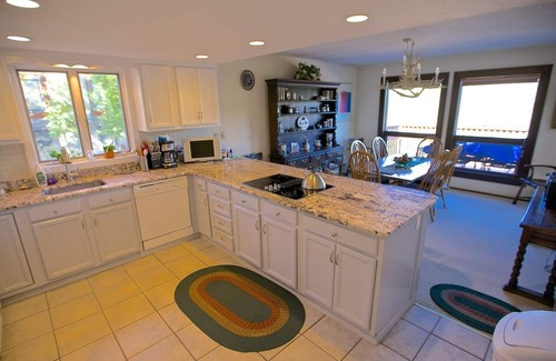 Four O'Clock House | Ski-in/Out Awesome views Walk to Town 5 BR Huge Deck with Hot Tub
