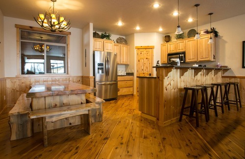 Sandpoint Ski Chalet | ❄Ski in/out❄- Best Group Rental on Schweitzer- Sleeps 16+ Book now for holidays!