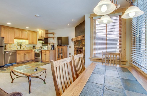 Truckee Condo | Ski-in/out condo with shuttle access, sauna, hot tub, pool & rec center