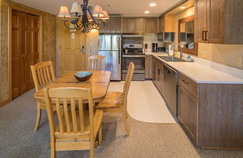 Big Sky Condo | Ski-in/out condo with beautiful views & shared fitness center/pool/hot tub - Shoshone Ski-In/Out