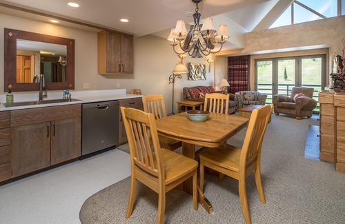 Big Sky Condo | Ski-in/out condo with beautiful views & shared fitness center/pool/hot tub - Shoshone Ski-In/Out