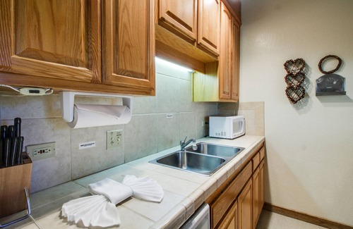Truckee Condo | Ski-in/out condo with pool, hot tub, sauna & breathtaking views - dog-friendly