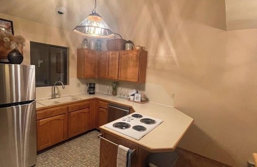 Powder Mountain Cabin | Ski in/out condo with three queens