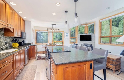 Telluride Condo | Ski-In/Out | Corner Unit at Lift 7, Fireplaces, Decks, Parking