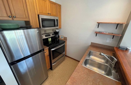East Kootenay Condo | Ski In/Out | Cozy 1 Bedroom right at the Resort