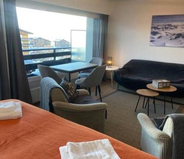 Saint-Pierre-de-Clages Apartment | Ski in out G2 Alps studio by Jolidi