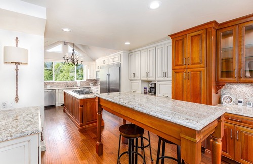 Alyeska Condo | Ski-in/out home with fast WiFi, mountain views & deck - near hiking & town