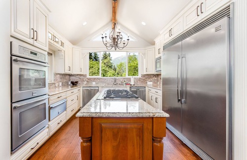 Alyeska Condo | Ski-in/out home with fast WiFi, mountain views & deck - near hiking & town