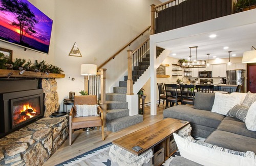 Crested Butte Condo | Ski In/Out & Hot Tub! Trails/Shuttle/Views/Garage, 4BR+Loft "Westwall Paradise"
