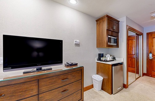 Vail Apartment | Ski-in/out, hotel-style studio w/high-speed WiFi & shared hot tubs, pool, W/D