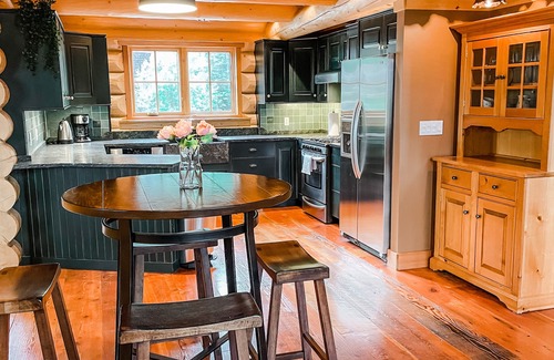 Golden Ski Chalet | Ski-In/Out Log Cabin w/Hot tub and Sauna
