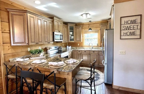 Snowshoe House | Ski In/Out @ Loggers 16 - Private Hot Tub, 3 Kings, PS5, 85" TV, Rec+Gear Rms