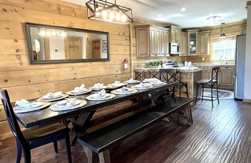 Snowshoe House | Ski In/Out @ Loggers 16 - Private Hot Tub, 3 Kings, PS5, 85" TV, Rec+Gear Rms