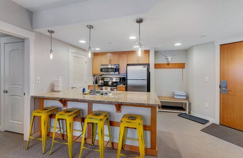 Winter Park House | Ski In Out Luxury Condo 3325 I Huge Hot Tub I Views I Best Price I FREE Adventures Daily