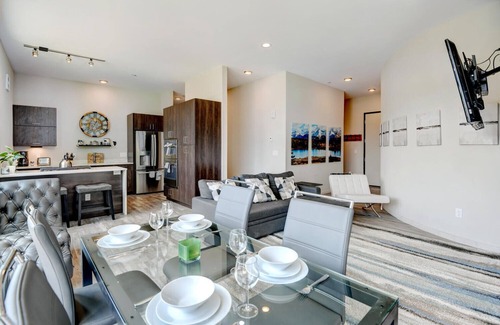Winter Park House | Ski In Out Luxury Loft 201 I Hot Tub I Gym I Views I Best Price I Discounted Attractions