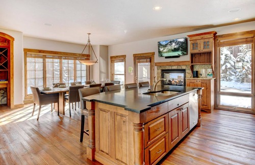 Winter Park House | Ski In Out Luxury Villa 456 I Private Hot Tub I Great Views I Best Price I Discounted Attractions