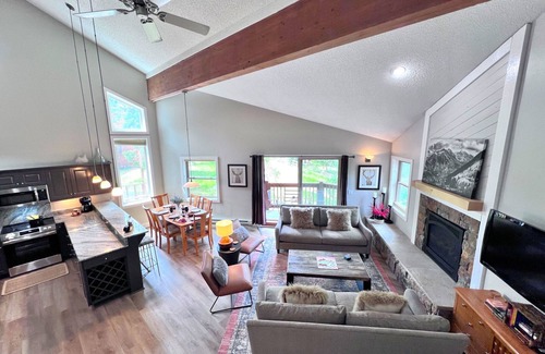 Four O'Clock Condo | Ski in/out ON 4O’clock Run Play in Pool+Hot Tubs
