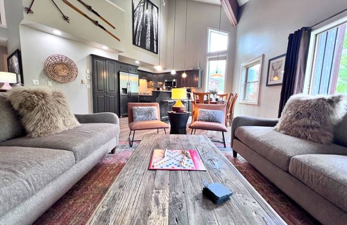 Four O'Clock Condo | Ski in/out ON 4O’clock Run Play in Pool+Hot Tubs