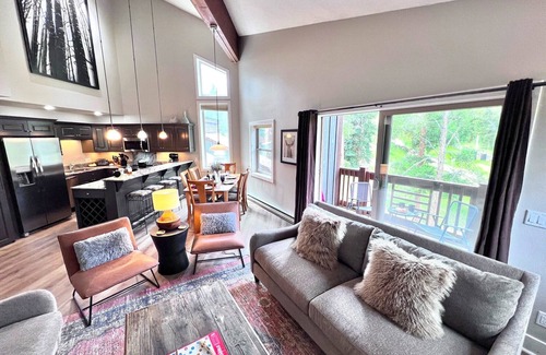 Four O'Clock Condo | Ski in/out ON 4O’clock Run Play in Pool+Hot Tubs