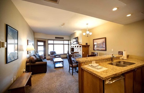 Park City Condo | Ski IN Out, Perfect Location King Bed at Sundial Lodge w/Hot Tub and Pool!