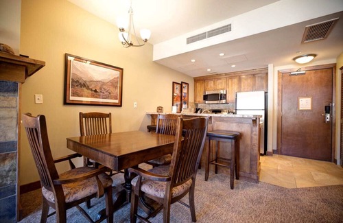 Park City Condo | Ski IN Out, Perfect Location King Bed at Sundial Lodge w/Hot Tub and Pool!