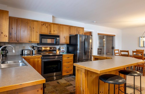 Upper Village House | SKI IN/OUT, Private Hot Tub, Free Parking, Renovated Nov 2021, Managed By Aloha Whistler
