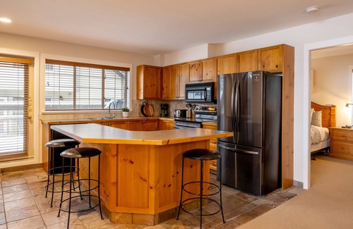 Upper Village House | SKI IN/OUT, Private Hot Tub, Free Parking, Renovated Nov 2021, Managed By Aloha Whistler