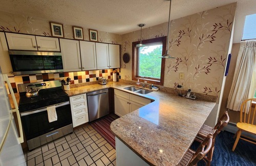 Central Vermont- Killington Condo | Ski In/Out Sunrise West Glade 3 BR 3 BA Trailside, Sauna, Pool, Hot Tub