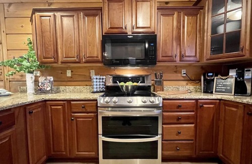 Snowshoe House | Ski In/Out, Watch Slope frm Hot Tub, 6BR, 3 Kings, PS5, Tesla, Rec Rm-Loggers 12