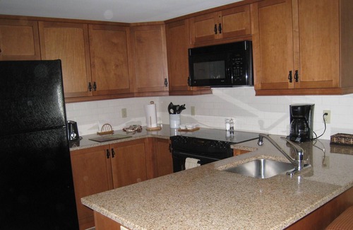Vernon Condo | Ski In-Out-Wineries-WENDY's BEST MOUNTAIN View 2BR-2B Kitchen-End Unit