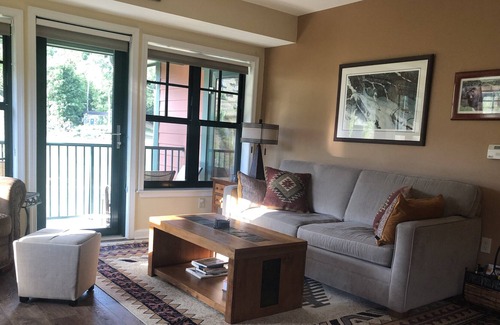 Vernon Condo | Ski In-Out-Wineries-WENDY's BEST MOUNTAIN View 2BR-2B Kitchen-End Unit