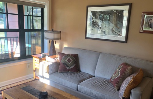 Vernon Condo | Ski In-Out-Wineries-WENDY's BEST MOUNTAIN View 2BR-2B Kitchen-End Unit