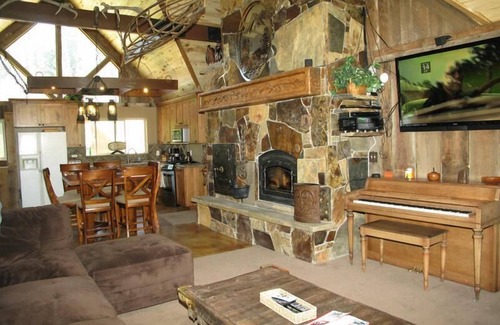 Salt Lake Mountain Resorts Cabin | Ski in PARADISE in the Winter! Perfect Family Getaway Cabin in the Summer!