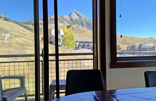 Crested Butte Condo | Ski In & Quick walk to Slope! Great Views of Mt CB