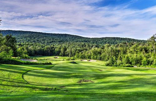 North Troy Apartment | Ski-In Resort Family Condo with Deck at Jay Peak!