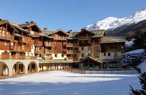 Val Cenis Apartment | Ski-In/Ski-Out Apartment for 6 with Pool, Sauna & Balcony at Val-Cenis