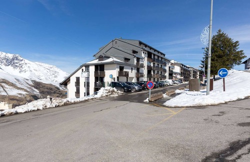 Pla d'Adet Apartment | Ski-In/Ski-Out Apartment with Stunning Mountain Views, Sleeps 6, Modern Amenities