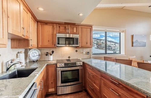 Steamboat Springs Condo | Ski-In/Ski-Out Condo with Sweeping Slopeside Views!
