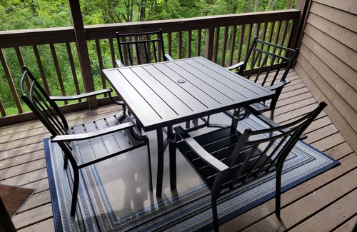 Ghent Condo | Ski-in/Ski-out 1st Floor 3-Bedroom Condo at Winterplace, WV