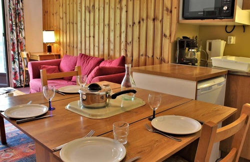 Risoul Apartment | Ski-In/Ski-Out 2-Room Apartment for 6 in Risoul 1850
