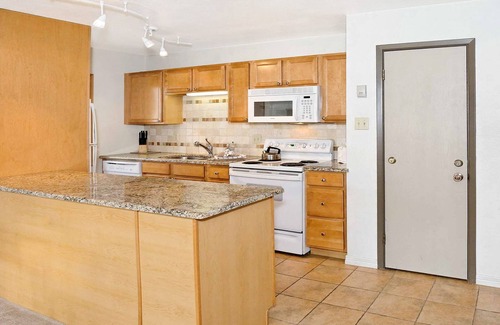 Copper Mountain Village Condo | Ski-in/ski-out, 2 sunrooms overlook main plaza! Free Parking and Wifi