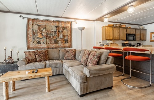 Mammoth Lakes Condo | SKI IN SKI OUT! 2 Bedroom 2 Baths 1849 Condos #109 Steps to Canyon Lodge Slps 5. Mountain Views!