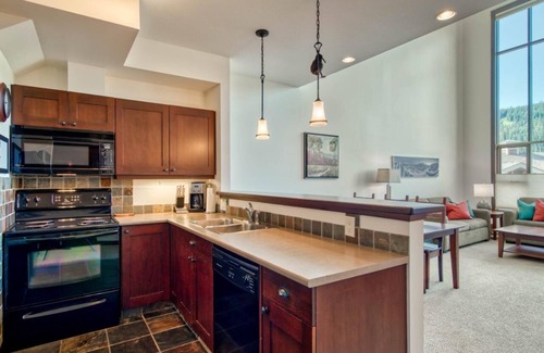Sun Peaks Condo | Ski in/Ski Out 3 bedroom at Stone's Throw!