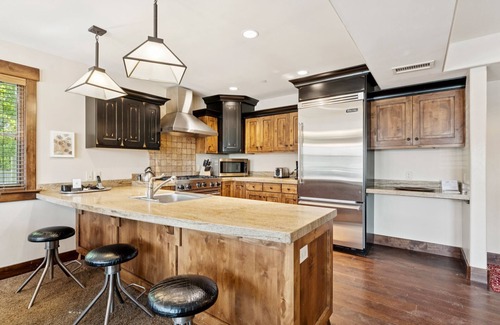 North Park City Condo | Ski-In/Ski-Out, ADA, Pool + Hot Tub, Dog Friendly, Walk to Trails, Café + Golf