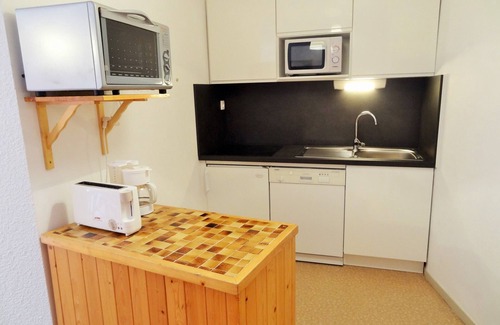 Les Deux Alpes Apartment | Ski-In/Ski-Out Apartment with Balcony in Central Les Deux Alpes