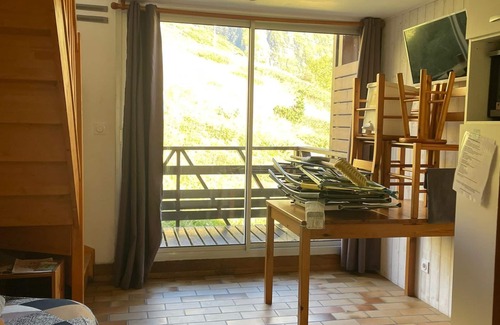 Piau Engaly Apartment | SKI-IN/SKI-OUT BALCONY APARTMENT