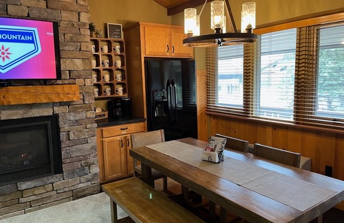 Boyne Falls Condo | Ski In & Ski Out - Boyneland Lift