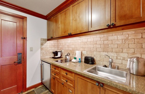 Olympic Valley Condo | Ski-in/ski-out condo in the Everline Resort & Spa - pools, hot tubs, & gym